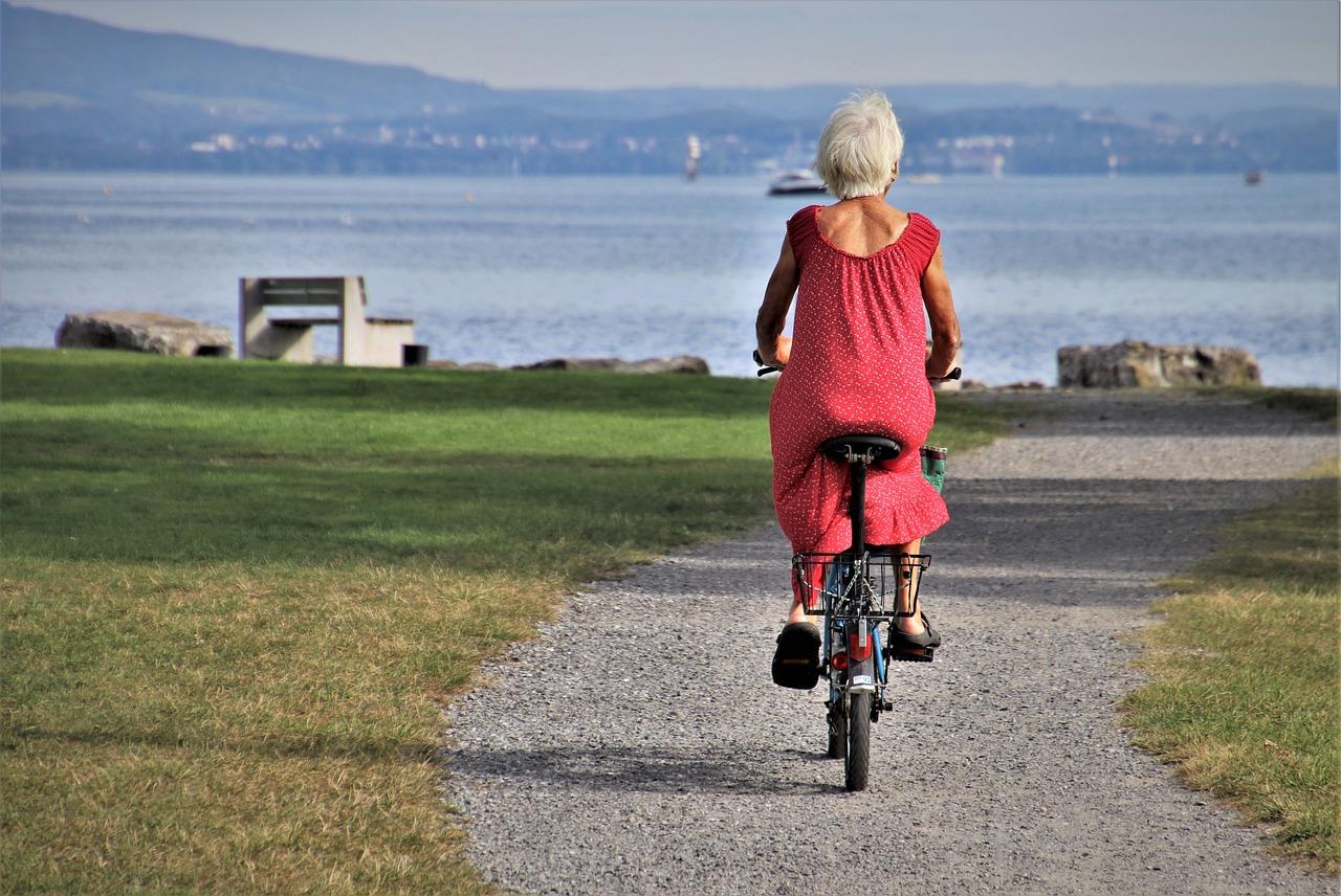 femme en vélo